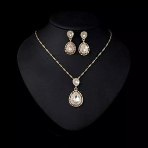 Womens Crystal Necklace Set